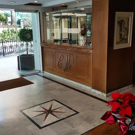 In First Line Apto 12-3 * Marbellac